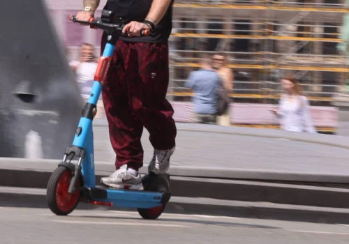 Kask i elementy odblaskowe obowiązkowe. Nowe przepisy weszły w życie