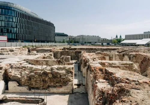 Niezwykłe odkrycia w centrum Warszawy. Pod ziemią znaleziono garaże i windy