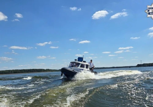 Ćwiczenia służb nad Zalewem Porajskim. Policjanci i strażacy trenowali ratowanie tonących