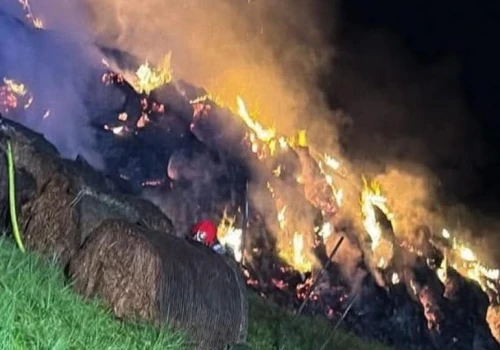 150 balotów stanęło w ogniu. Akcja gaśnicza trwała niemal 19 godzin