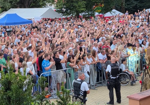 Tłumy na dożynkach w Gromniku. Gwiazdą wieczoru byli Piękni i Młodzi