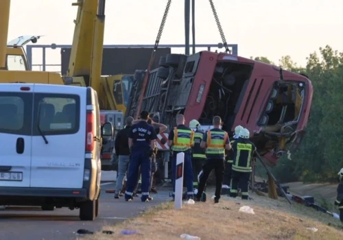 Polski autokar z pielgrzymami z Podkarpacia rozbił się na Węgrzech. 12 osób nie żyje, kilkanaście rannych!