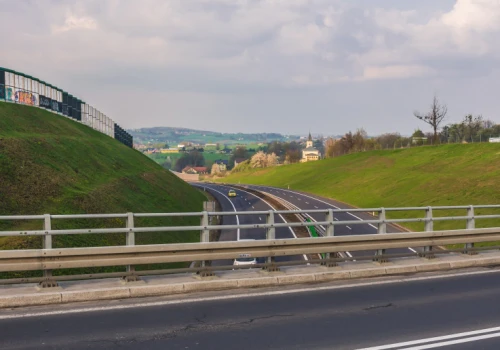 Hałas z trasy szybkiego ruchu dobija mieszkańców. Domagają się ekranów akustycznych