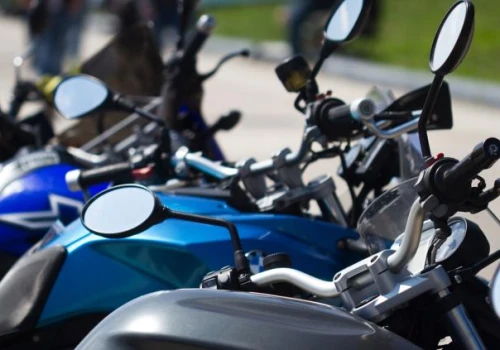 Najszybciej sprzedające się motocykle na rynku wtórnym – Kawasaki GTR 1400 i BMW R1250 GS Adventure