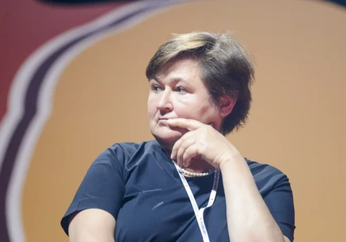 Prof. Środa o defiladach: Ekshibicjonistyczne chwalenie się narzędziami mordu