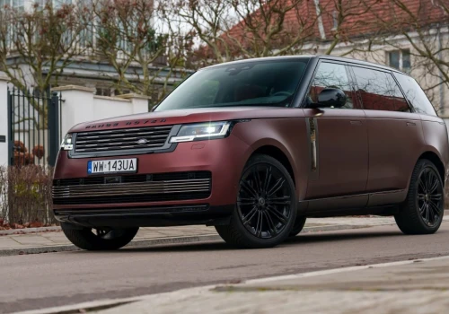 Range Rover SV to TGV na kołach. 2,8 tony, 4,6 s do setki