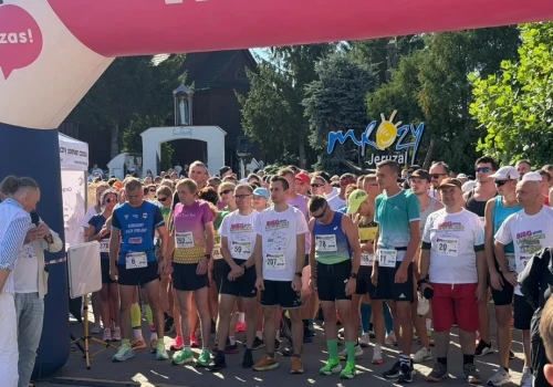 Pobiegli śladami „Rancza”. IV Bieg spod Ławeczki w serialowych Wilkowyjach