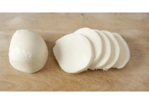 Takiej mozzarelli nie kupuj. Restaurator z Włoch odradza