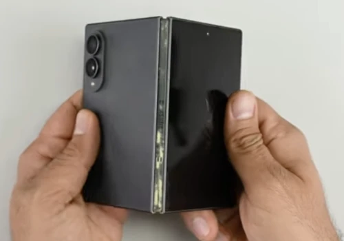 Samsung Galaxy Z Fold 8 ma problem z pyłem. A kosztuje prawie 10 tys. zł