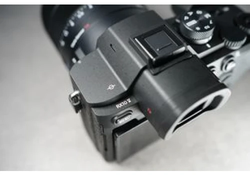 Aparat uniwersalny? Test Sony RX10 V. Co dostaniemy za 10 tys. zł?