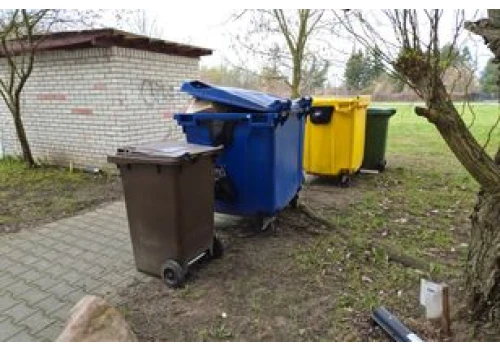 Seniorzy mogą nie płacić za wywóz śmieci. Mało kto wie o tej opcji