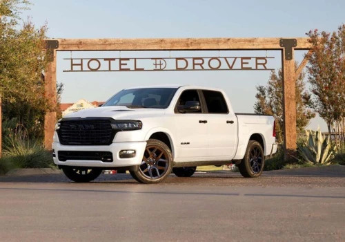 Hotel w Dallas, destylarnia i RAM 1500. Ta premiera samochodu została uznana za najlepszą