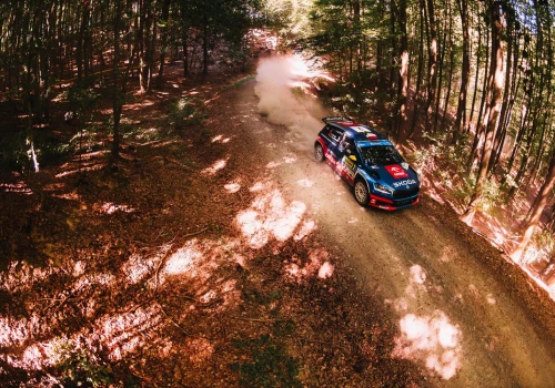 FIA ERC. Miko Marczyk na podium po pierwszym etapie Rajdu Barum. Jakub Matulka piąty