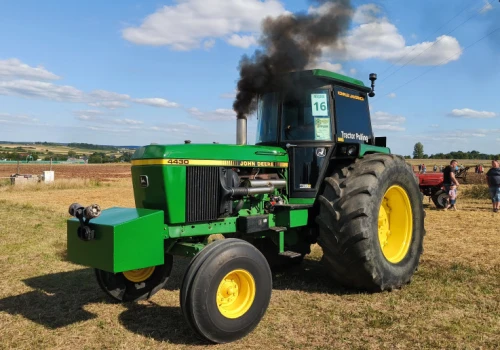 John Deere w nietypowej roli. Wystartował w tractor pullingu