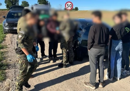 Przewozili cudzoziemców z Łotwy. Wpadli podczas kontroli drogowej