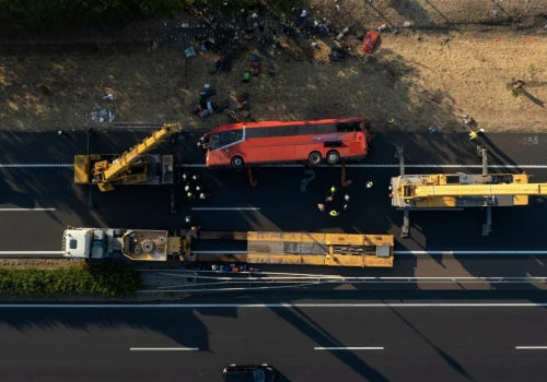 Wypadek polskiego autokaru na Węgrzech. Takie odszkodowanie przysługuje rodzinom ofiar