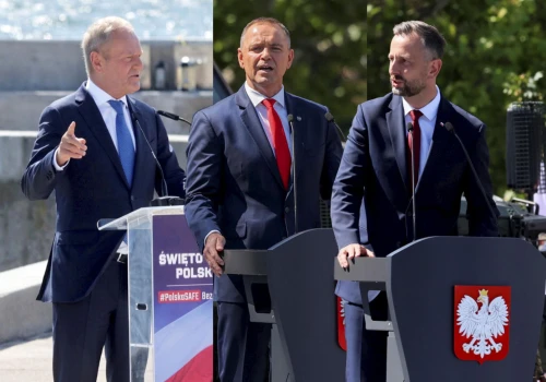 Spór prezydenta z rządem na oczach żołnierzy. Wymiana ciosów pomimo ich święta