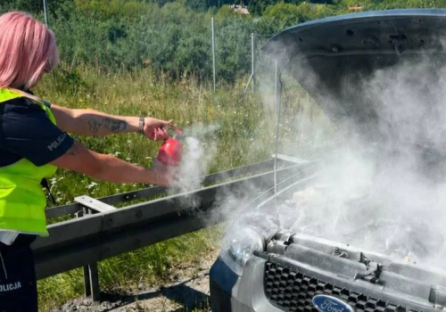 Pożar samochodu na S6. Szybka reakcja policji