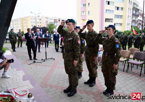 Salwa honorowa w 106. rocznicę Bitwy Warszawskiej
