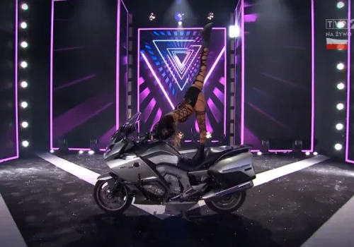 Blanka wiła się na scenie. Widzowie przerażeni: „To jest striptiz, czy koncert?” WIDEO