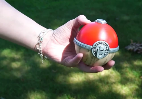 Miesiące pracy dla jednego skoku. Ten Poké Ball pokazuje, jak daleko potrafią posunąć się fani
