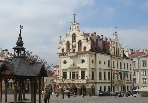Praca biurowa w Rzeszowie. Urząd Miasta prowadzi nabór