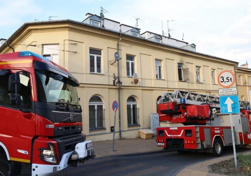 Pożar kamienicy w centrum Lublina. Mieszkańcy ewakuowani, jedna osoba walczy o życie
