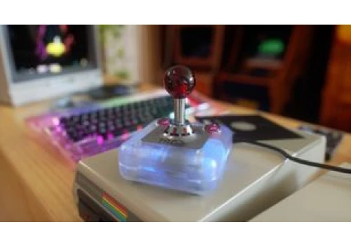 Commodore wskrzesza kultowy joystick. TAC-2 wraca po ponad 40 latach