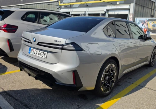 Pierwsze nieprasowe zdjęcia BMW i3. Specjalista z branży: producent celowo zachował spalinowe proporcje
