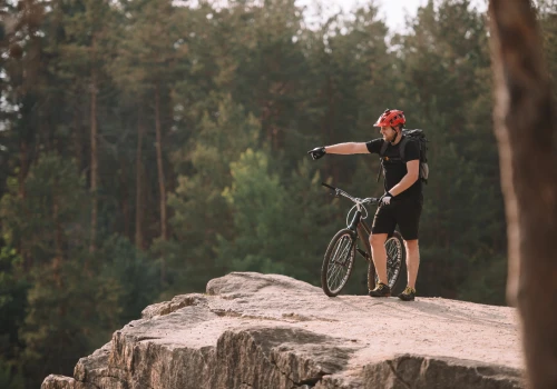 Planujesz aktywne wakacje? Trekking, rower czy pływanie – o tej jednej rzeczy musisz pamiętać