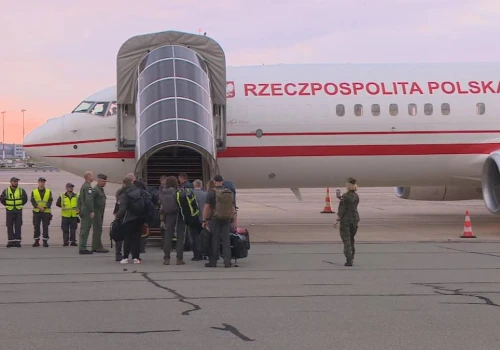 Lekarze na pokładzie rządowego samolotu. 