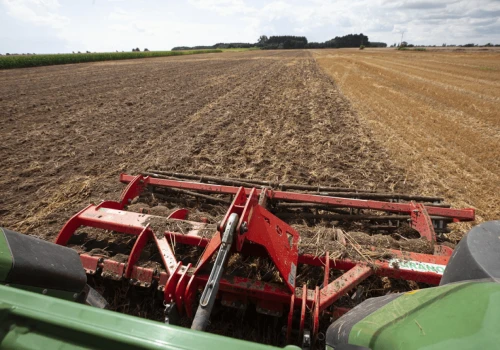 Gruber czy talerzówka na perz? Te maszyny działają zupełnie inaczej