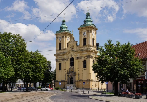 W tym szaleństwie jest metoda. Czy ktoś chce uciszyć dzwony Świętej Trójcy?