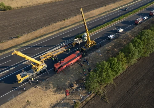 Wypadek autokaru na Węgrzech: 12 osób zginęło, dziesięć jest w bardzo ciężkim stanie