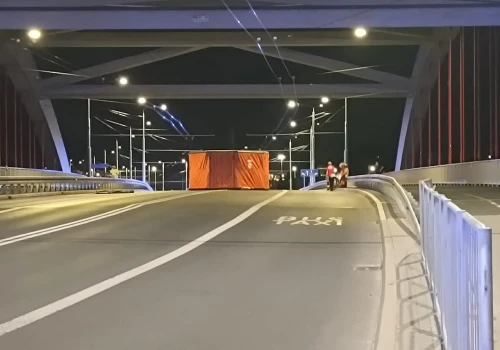 Chwile grozy w Lublinie. Na moście stał mężczyzna, interweniowały służby ratunkowe