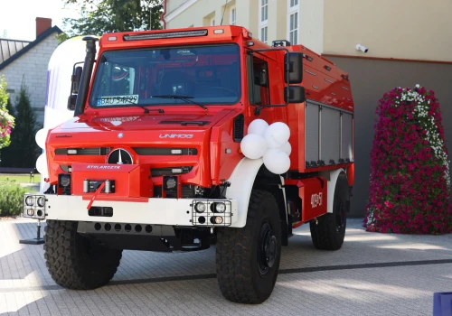 Nowy Unimog dla OSP z Augustowa – niewielki wóz z wielką zdolnością w terenie