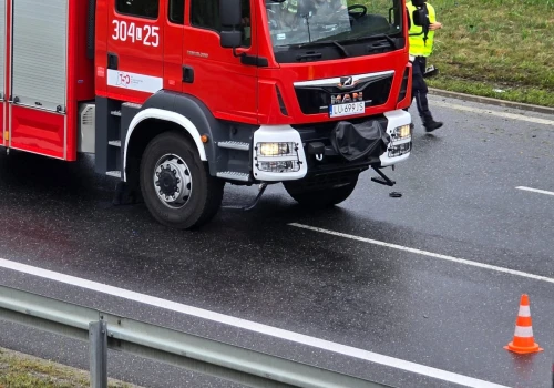Poranne utrudnienia na S17 w stronę Warszawy. Wypadek między Michałówką a Lipówkami