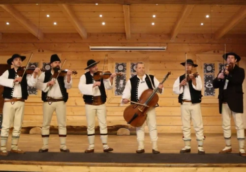 Folklor bez wielkiej sceny. Nowina i Michal Noga Band zagrają w Czeskim Cieszynie