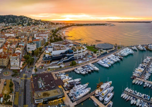 City break w Cannes tuż przy plaży 🌊🇫🇷 Loty i hotel na Lazurowym Wybrzeżu za 869 PLN