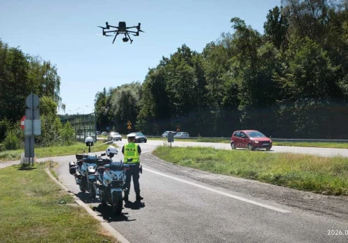 Dron znów kontrolował przejścia dla pieszych w Bielsku-Białej. Policja ujawniła 90 wykroczeń