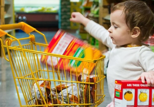 Zabierz dziecko do marketu. Wykorzystaj zakupy, by nauczyć je ważnych rzeczy