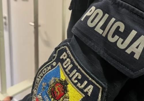 Poszukiwany wpadł w ręce dzielnicowych. Odpowie za znęcanie się nad rodziną