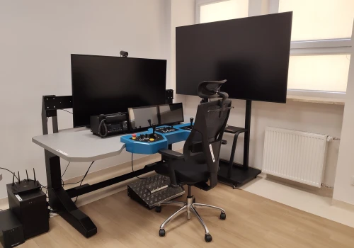 Nowoczesny symulator szkoli maszynistów POLREGIO i zapewnia bezpieczeństwo na kolei