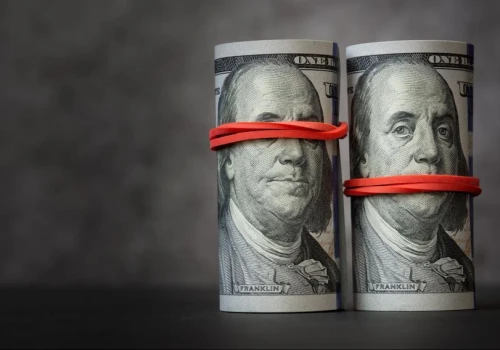 Dolar traci po słabych danych z USA, euro bez zmian. Rynek czeka na Fed