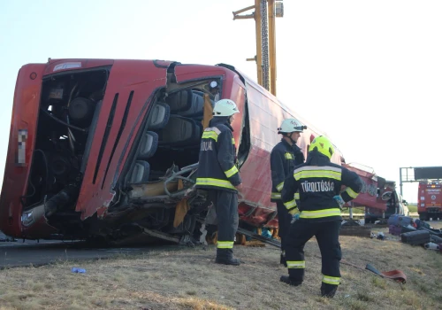 „Miałem z nimi wszystkimi jechać”. Wstrząsająca relacja podkarpackiego radnego po tragedii autokaru na Węgrzech