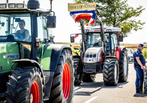 Holenderscy rolnicy na ulicach. Poszło o pięć ferm drobiu
