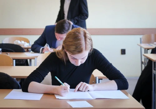 Zdawałeś maturę z polskiego za granicą? Certyfikat B2 możesz uzyskać bez egzaminu