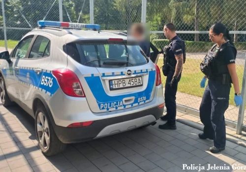 Ukradł Opla z parkingu. Sam zadzwonił na policję i przyznał się do kradzieży