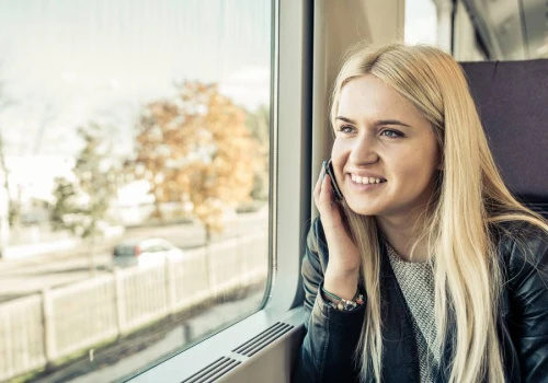 Masz dość, gdy ktoś głośno rozmawia przez telefon? Zacznij od tego