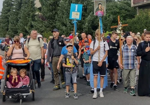 Opolski strumień jubileuszowej 50. Pieszej Pielgrzymki wyruszył na Jasną Górę